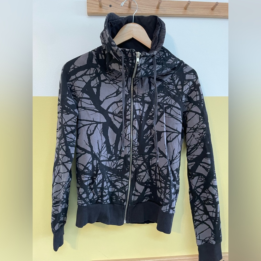 H&M Women’s 12 Zipped Sweatshirt